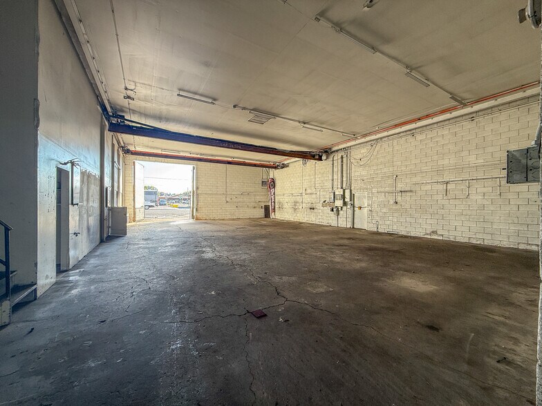 More Photos Of 937 NW Beaver St, Prineville Service For Sale