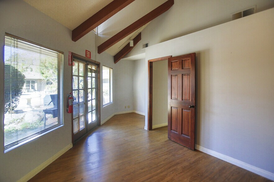 More Photos Of 1810 E 17th St, Santa Ana Medical For Lease