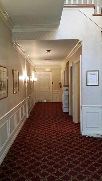 More Photos Of 11019 N Towne Square Rd, Mequon Office For Lease