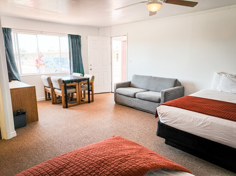 More Photos Of 227 N Hwy 89, Hatch Hotel For Sale