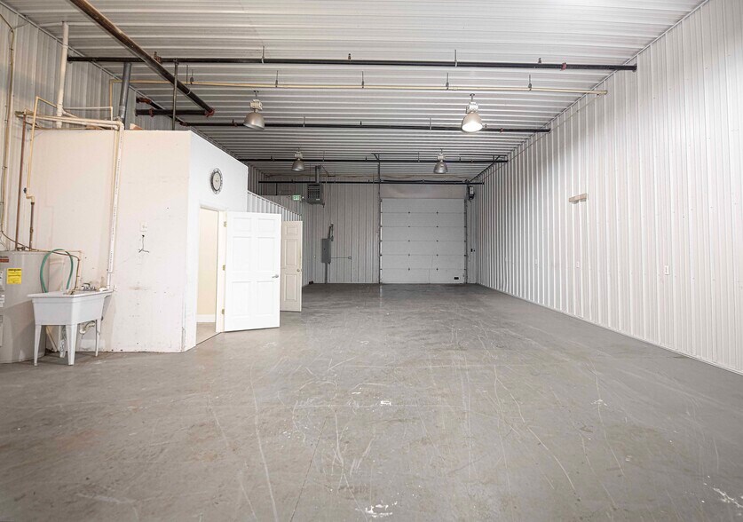 More Photos Of 350 Granary Rd, Forest Hill Flex For Lease