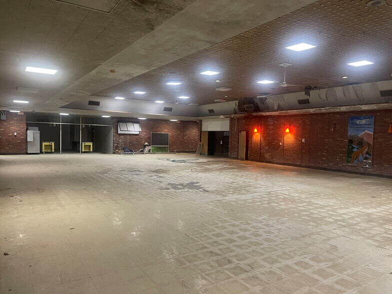 More Photos Of 600 Motor St, Pontiac Schools For Sale