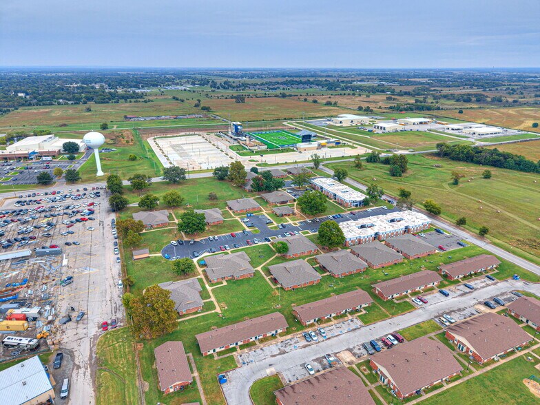 More Photos Of 1220 SE 9th St, Pryor Apartments For Sale