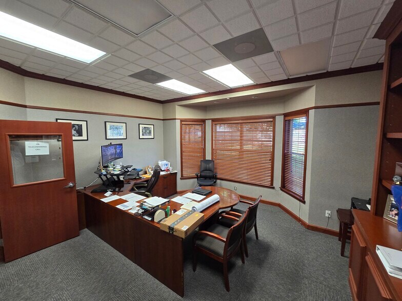 More Photos Of 465 Warren Ave, Longwood Office For Lease