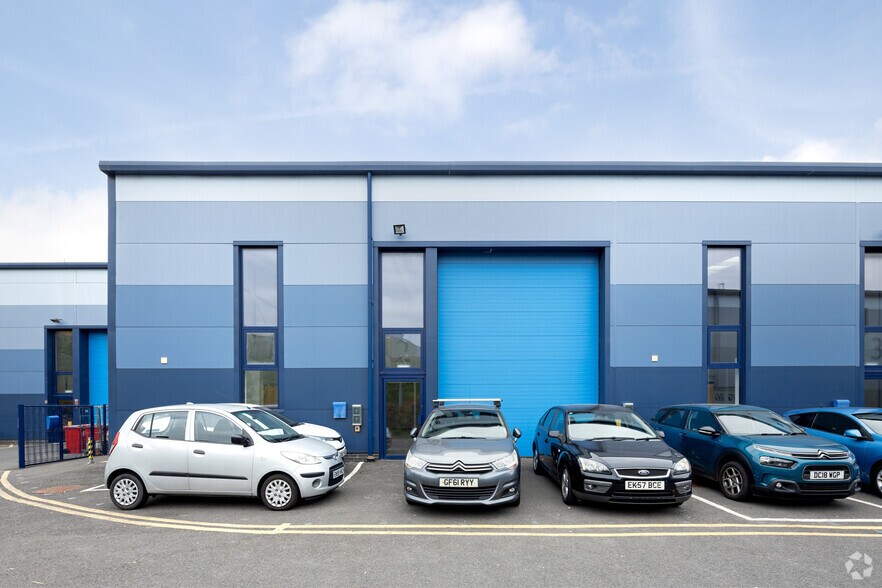 More Photos Of 13 Creek Way, Rainham Warehouse For Lease