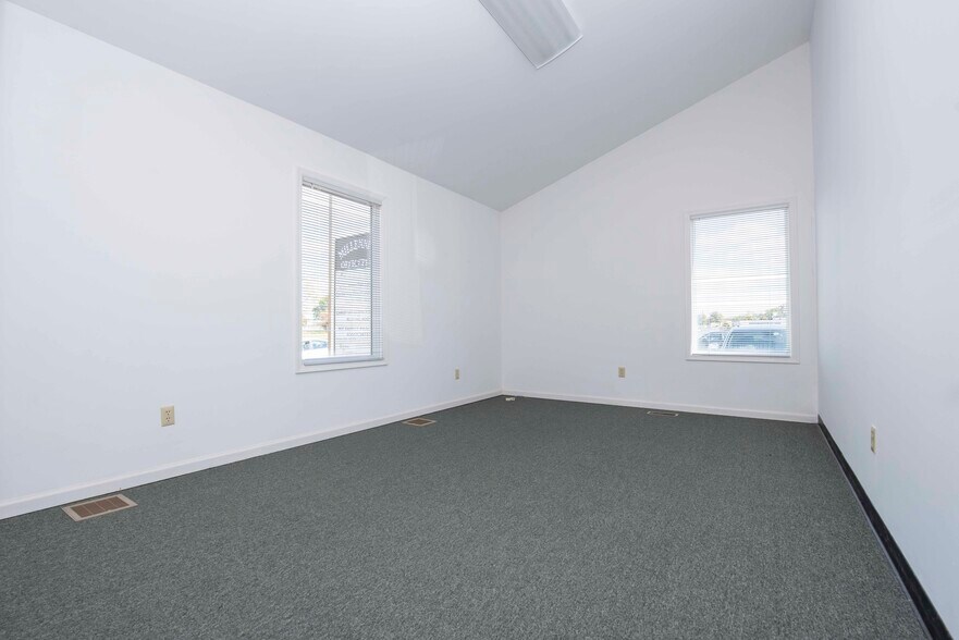More Photos Of 17-19 S Main St, Manville Loft Creative Space For Sale