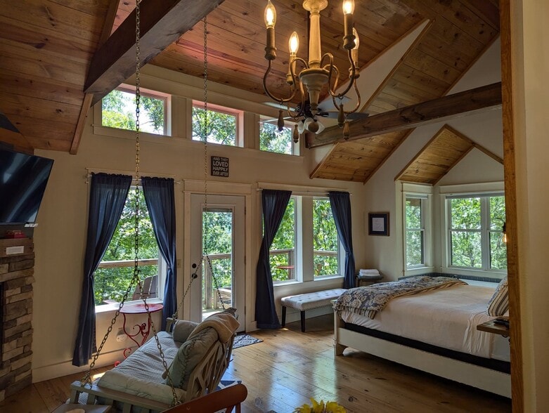 More Photos Of 70 Dogwood Rdg, Eureka Springs Hotel For Sale