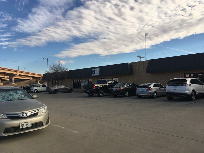 More Photos Of 4505-4517 W Tx-289-loop, Lubbock Light Distribution For Lease