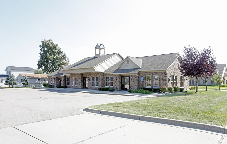 Primary Photo Of 33576-33596 Harper Ave, Clinton Township Office For Lease