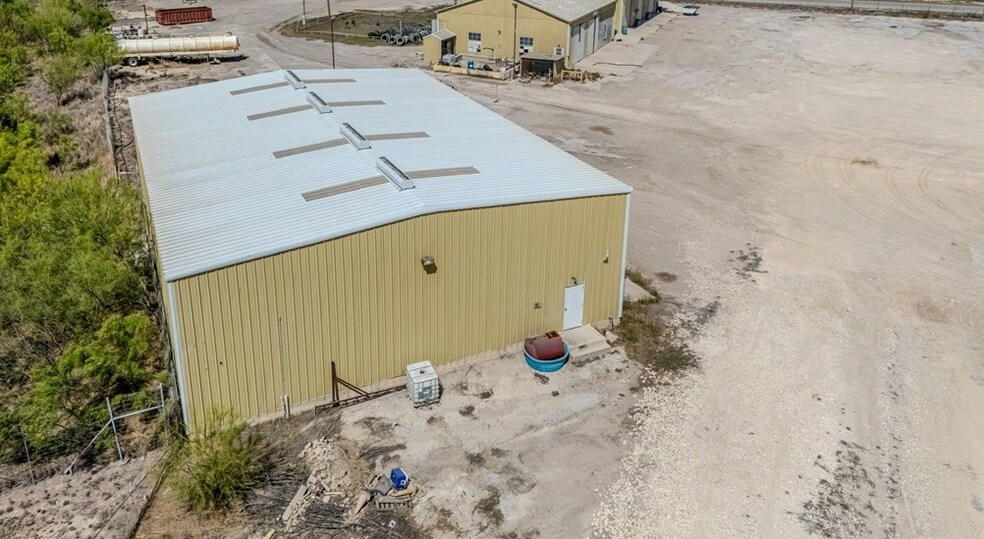 More Photos Of 255 Loop 517, Carrizo Springs Flex For Sale