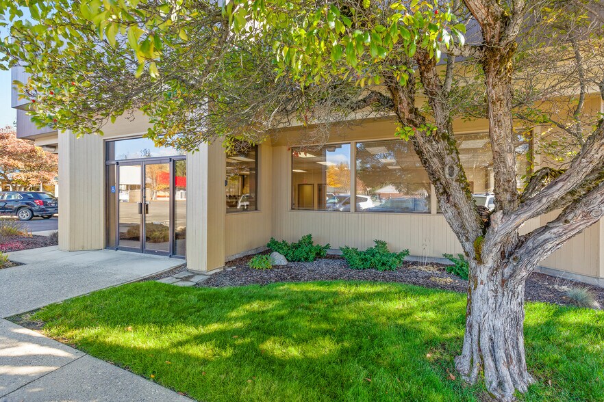 More Photos Of 5513 Highway 2, Priest River Bank For Lease