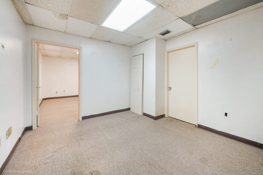 More Photos Of 1651 W 37th St, Hialeah Warehouse For Sale