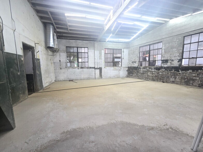 More Photos Of 224 Glenwood Ave, Bloomfield Warehouse For Lease