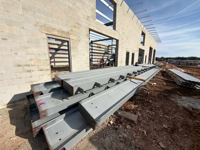 More Photos Of 1004 Clear Skies Way, Georgetown Flex For Sale