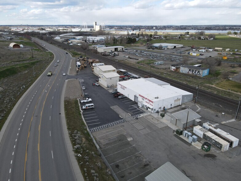 More Photos Of 1615 E Chemical Dr, Kennewick Distribution For Lease