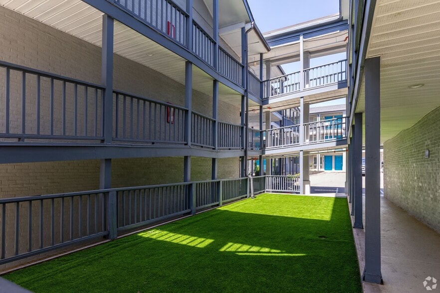 More Photos Of 2425 Atrium Way, Nashville Apartments For Sale