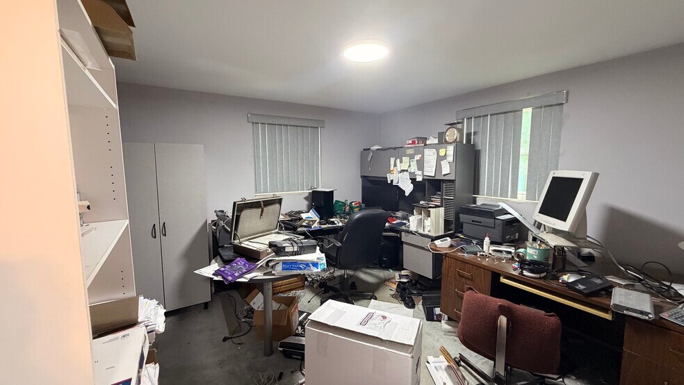 More Photos Of 5 Carl Ct, Beverly Hills Office For Sale