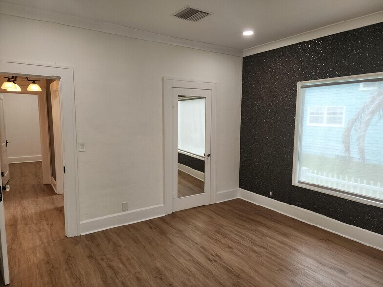 More Photos Of 2820 1st Ave N, Saint Petersburg Storefront Retail Office For Lease