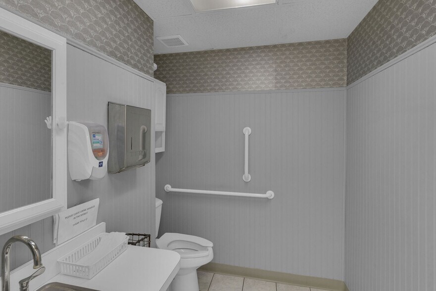 More Photos Of 95 Almshouse Rd, Richboro Medical For Sale