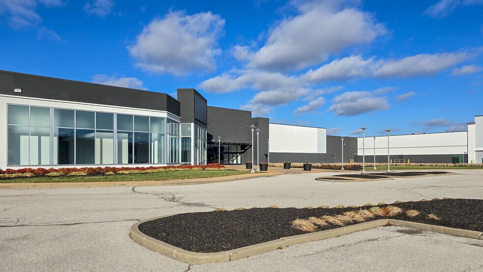 More Photos Of 5555 Saint Louis Mills Blvd, Hazelwood Warehouse For Lease