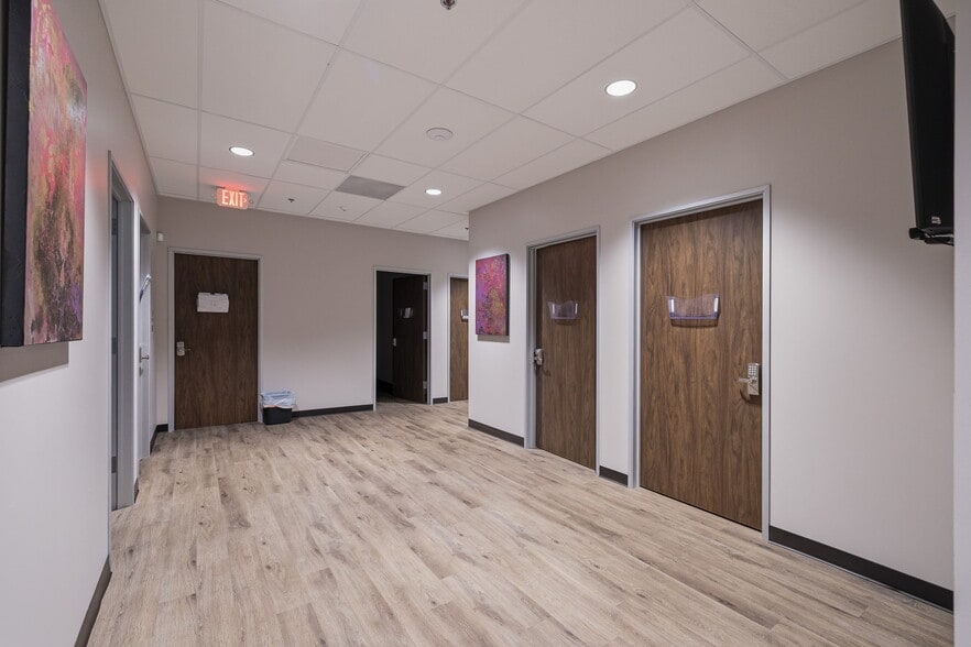 More Photos Of 10007 Huebner Rd, San Antonio Office For Sale