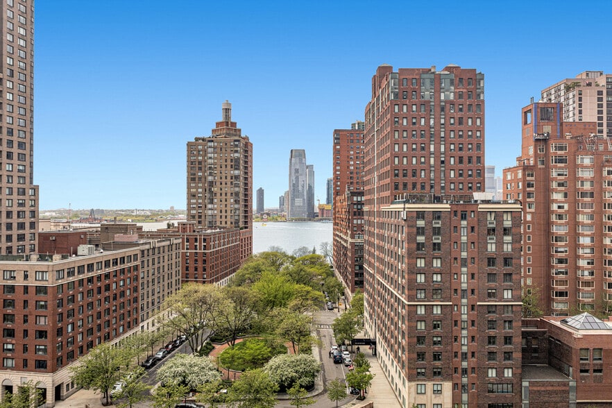 More Photos Of 40 Rector St, New York Office For Sale