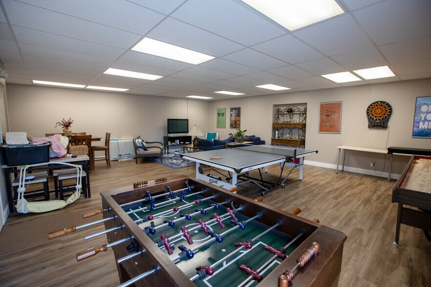 More Photos Of 865-909 E Wilmette Rd, Palatine Medical For Lease