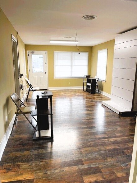 More Photos Of 2915 Chestnut St, Montgomery Office For Sale