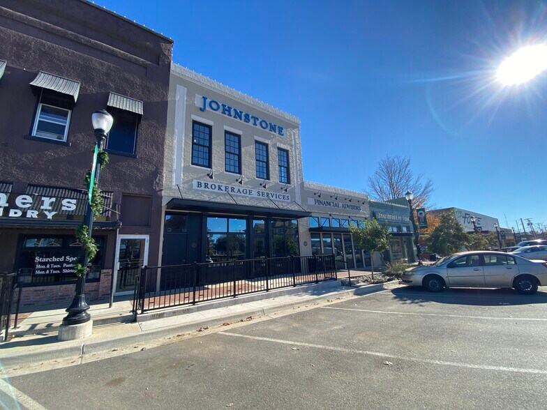 More Photos Of 117 San Augustine St, Center Office Residential For Sale