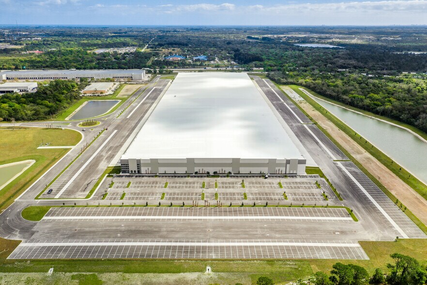 More Photos Of 5001 Crossroads Pky, Fort Pierce Warehouse For Sale