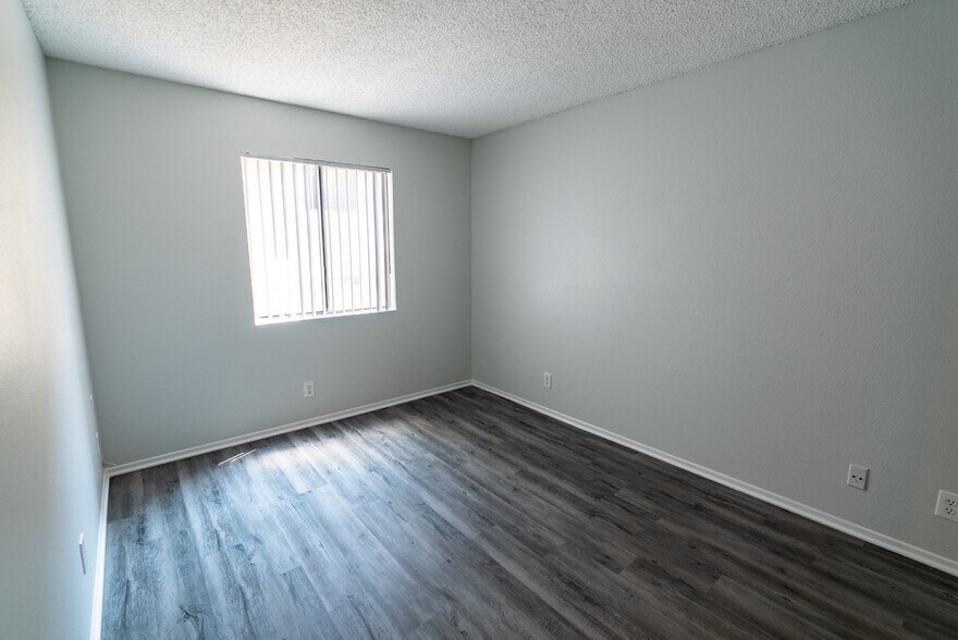 More Photos Of 311 S New Hampshire Ave, Los Angeles Apartments For Sale