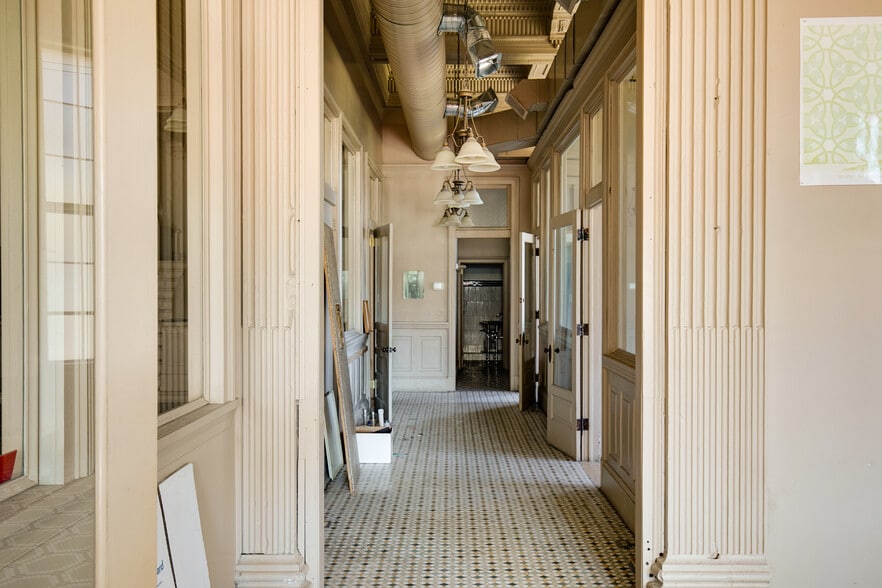 More Photos Of 113 W Bank St, Petersburg Warehouse For Sale
