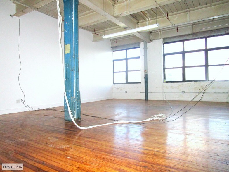 More Photos Of 218 Newell St, Brooklyn Manufacturing For Lease