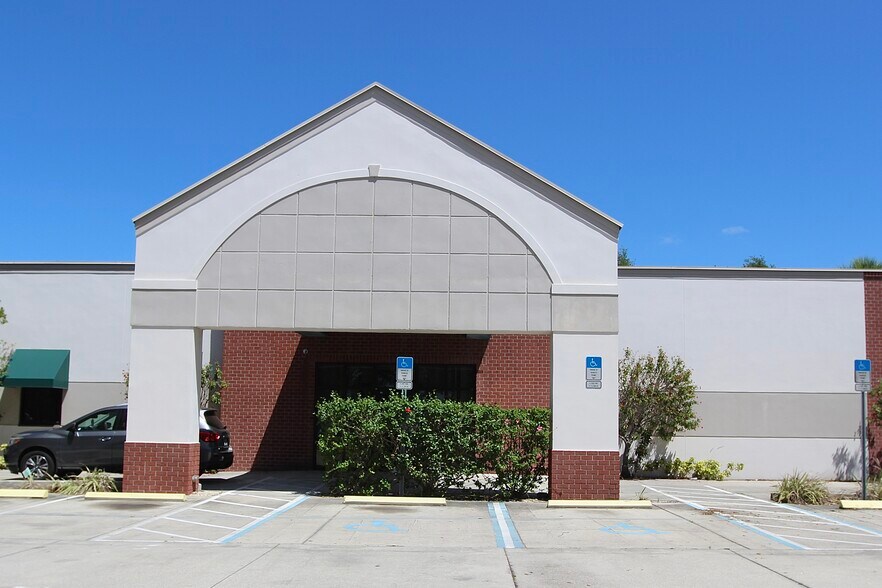 Primary Photo Of 650 34th St S, Saint Petersburg Medical For Sale