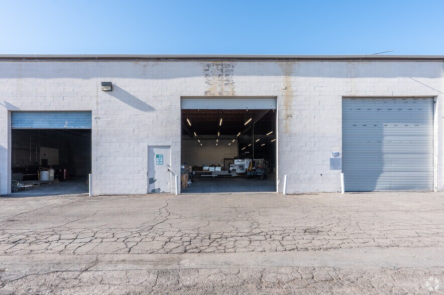 More Photos Of 5325 S Valley View Blvd, Las Vegas Warehouse For Lease