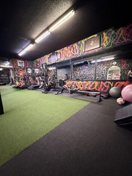 More Photos Of 8457 Foothill Blvd, Sunland General Retail For Lease