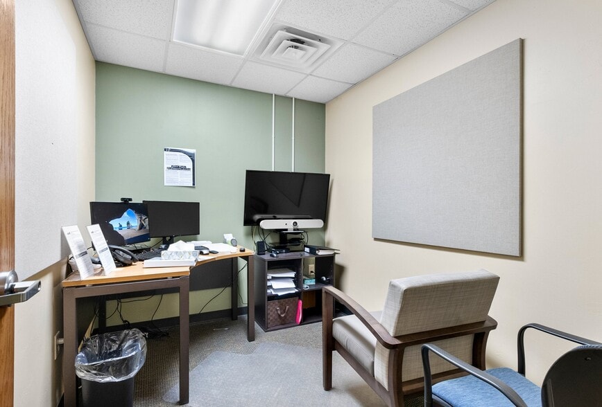 More Photos Of 445 S Adams St, Green Bay Office For Lease