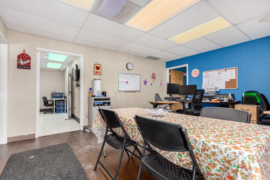 More Photos Of 374 Norfolk St, Aurora Warehouse For Sale