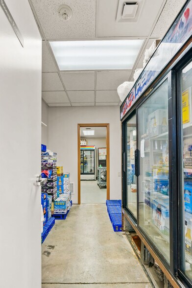 More Photos Of 31 Ray Rd, Sunnyside Sports And Entertainment For Sale