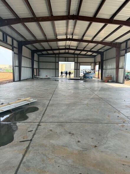 More Photos Of 7301 Hannah Rd, Oklahoma City Light Manufacturing For Lease