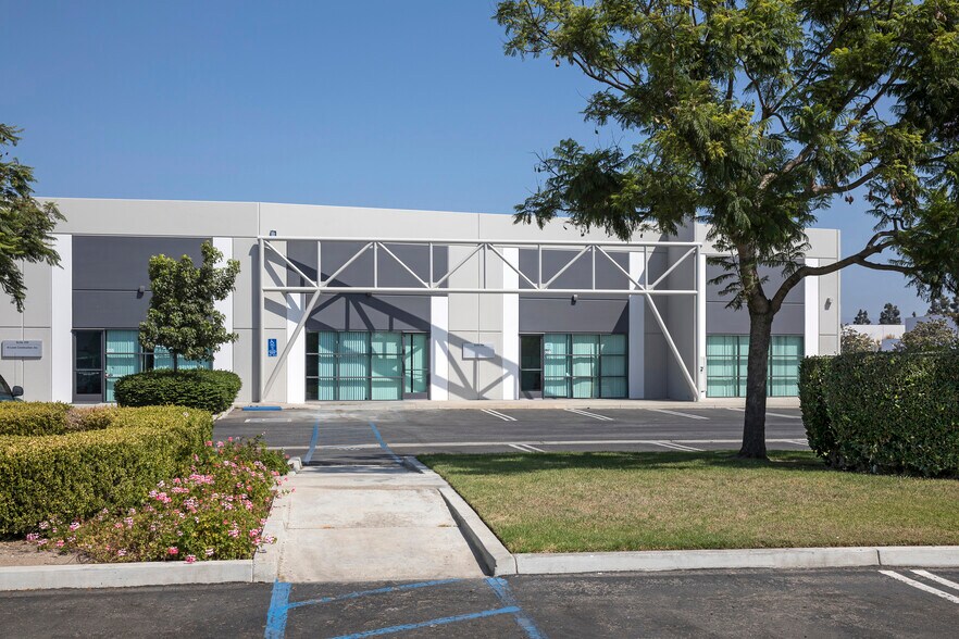 More Photos Of 701 Del Norte Blvd, Oxnard Distribution For Lease