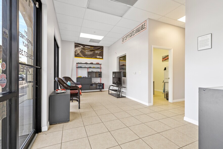 More Photos Of 17000 Alico Commerce Ct, Fort Myers Flex For Sale