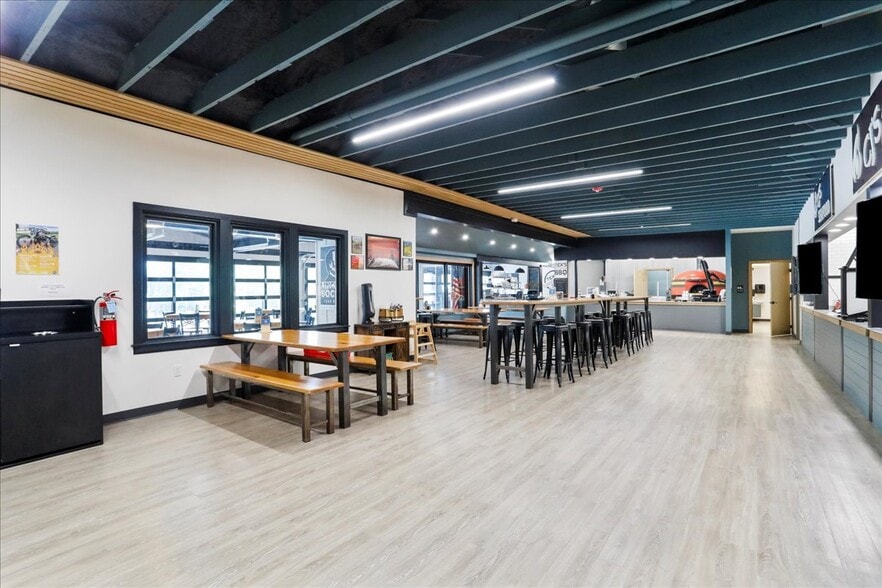 More Photos Of 985 Baltimore Pike, Gettysburg Storefront For Sale