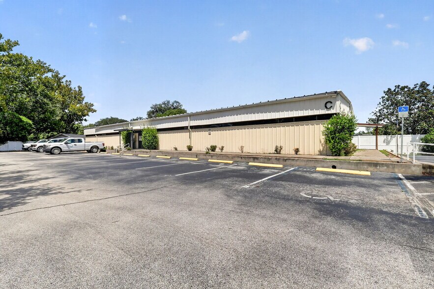 More Photos Of , Tavares Office For Sale
