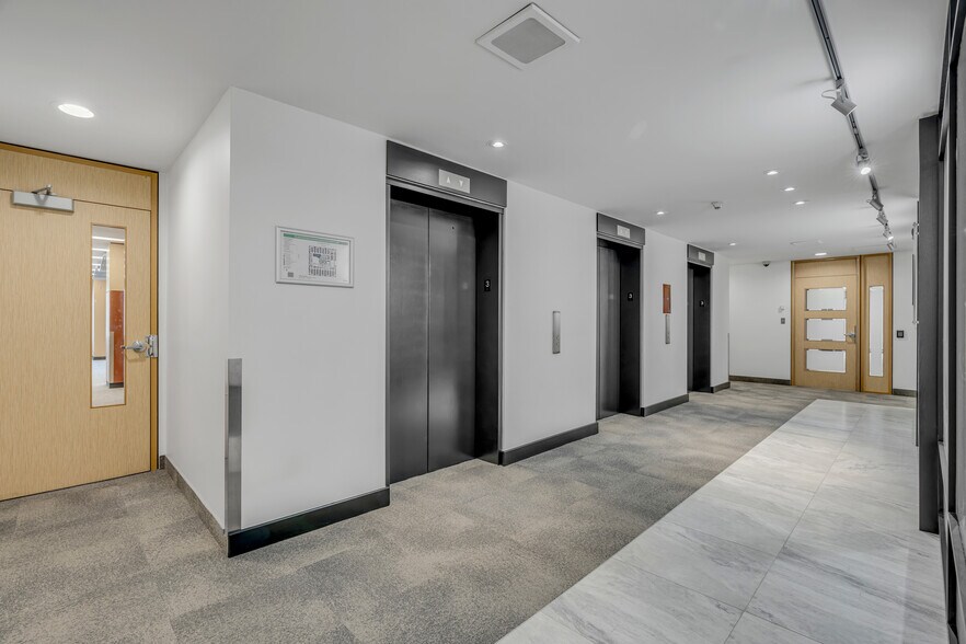 More Photos Of 1150 Rue De Claire-Fontaine, Québec Office For Lease
