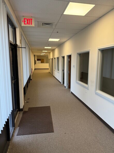More Photos Of 10 Fairfield Blvd, Wallingford Office For Lease