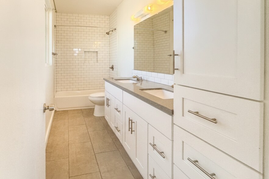 More Photos Of 6178 Aldama St, Los Angeles Apartments For Sale