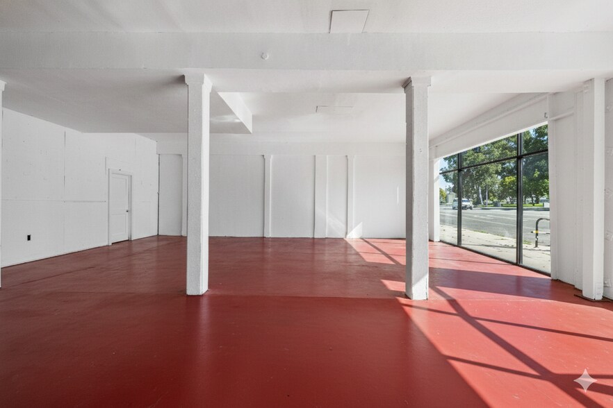 More Photos Of 3229-3235 N Main St, Los Angeles Storefront Retail Residential For Lease