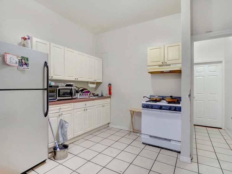 More Photos Of 81 Auburn St, Paterson Apartments For Sale