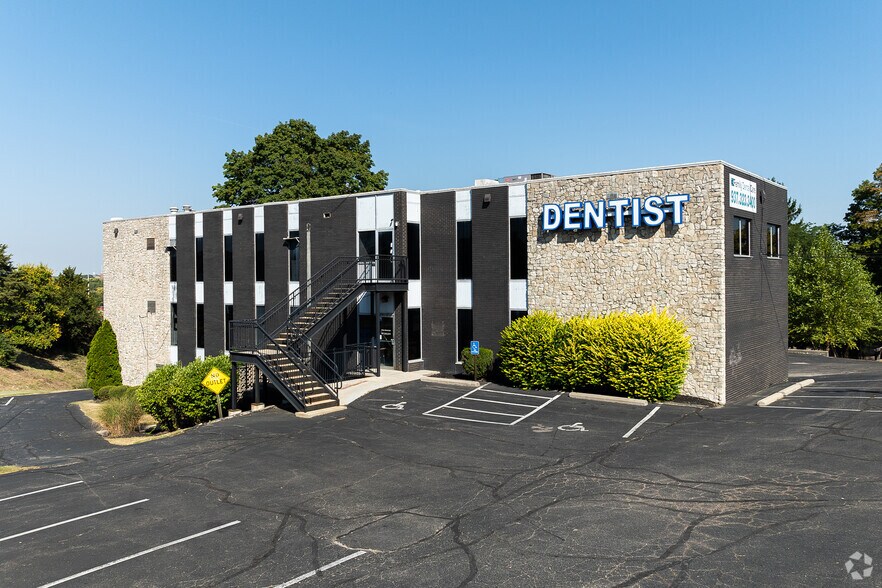 More Photos Of 1240 E Main St, Springfield Loft Creative Space For Sale